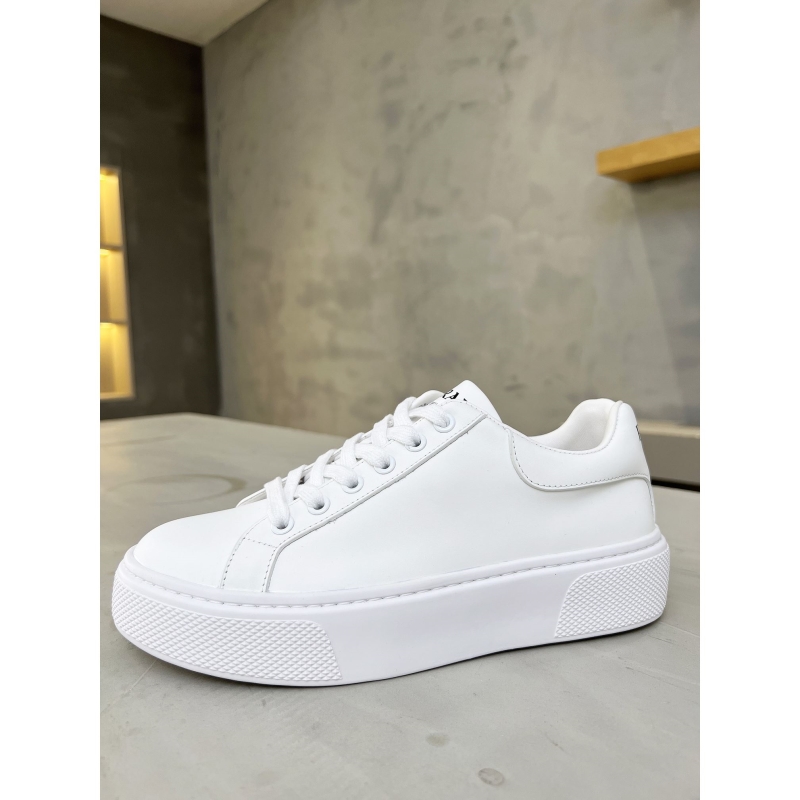 Pra*a casual shoes